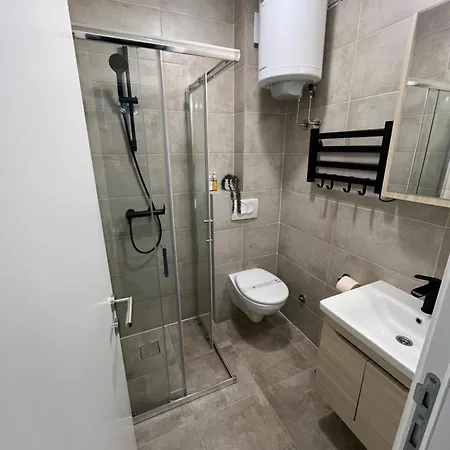 Hill Apartment *